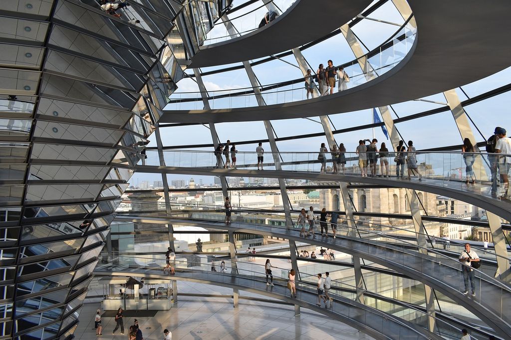 Reichstagskuppel von Innen Wir sehen aus dem Inneren der Reichstagskuppel auf das Panorama von Berlin